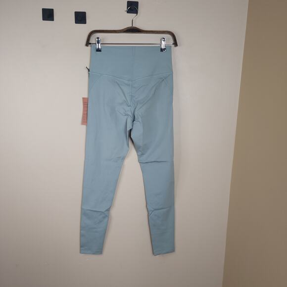 Girlfriend Collective Compressive High-Rise Legging in Agave Size M - Picture 4 of 8